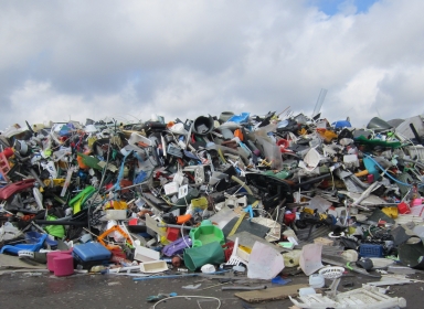 Bunke med hård plast på Randers Affaldsterminal