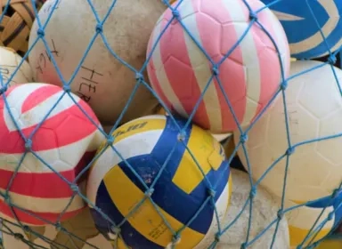 kasserede bolde i net